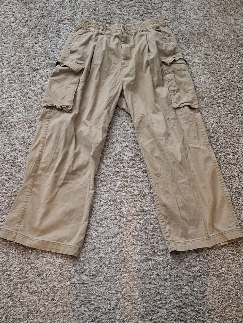 Old Navy comfort waistband cargo pants- size L